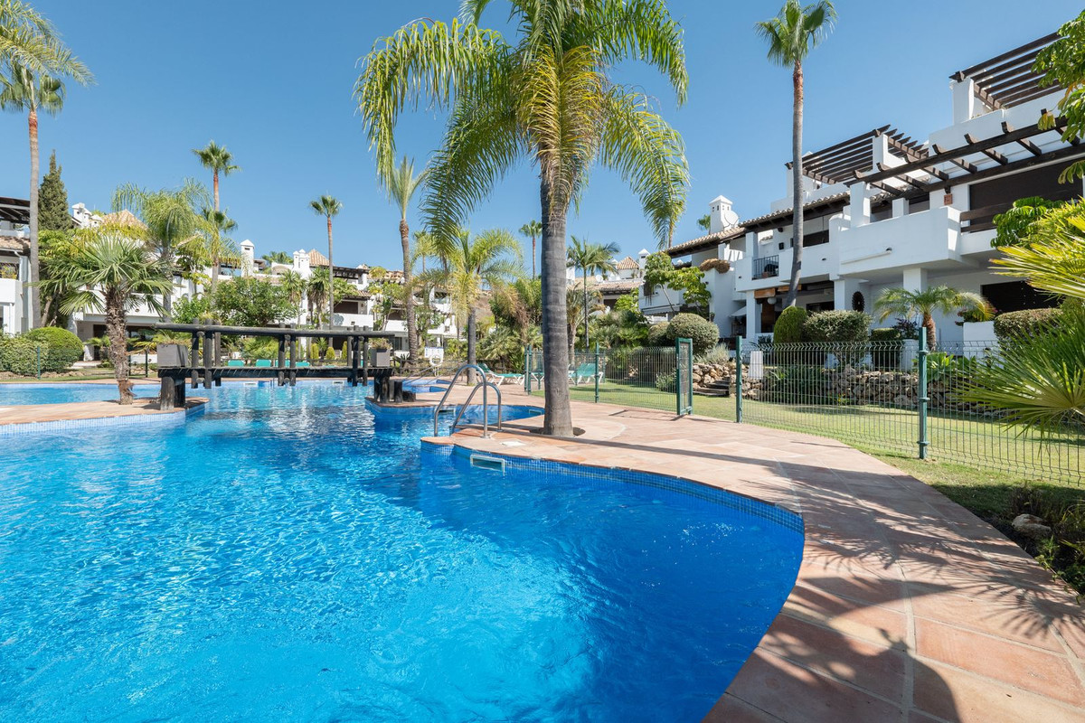 4 Bed Townhouse for sale in Benahavís Costa Del Sol, Málaga, Spain