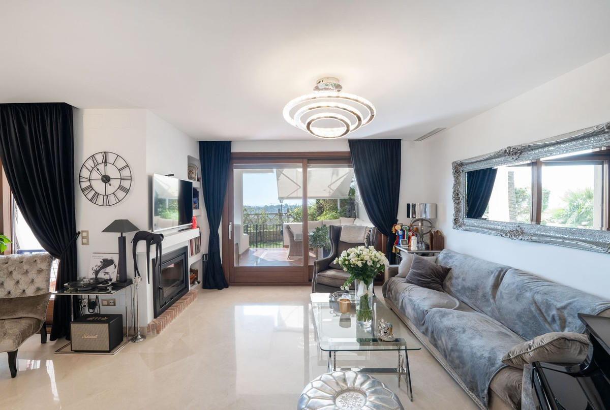 4 Bed Townhouse for sale in Benahavís Costa Del Sol, Málaga, Spain