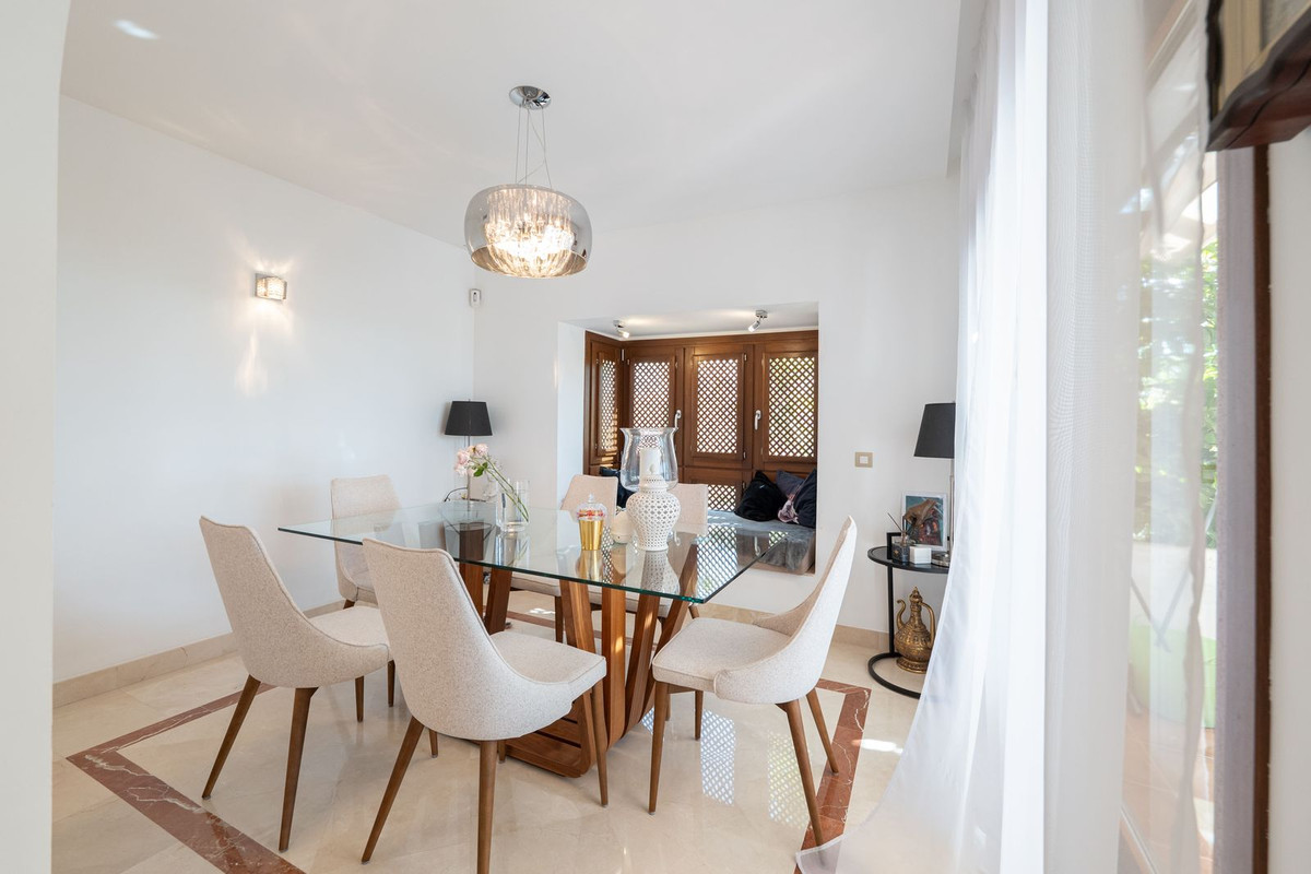 4 Bed Townhouse for sale in Benahavís Costa Del Sol, Málaga, Spain