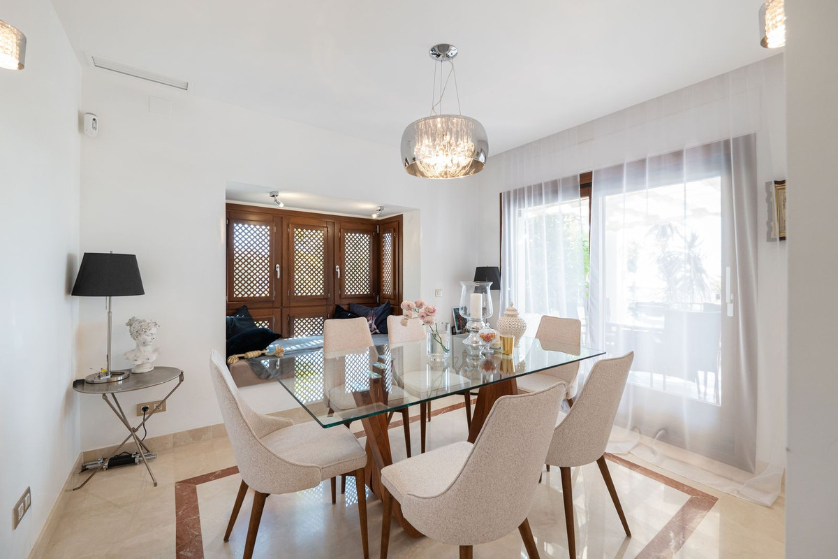 4 Bed Townhouse for sale in Benahavís Costa Del Sol, Málaga, Spain