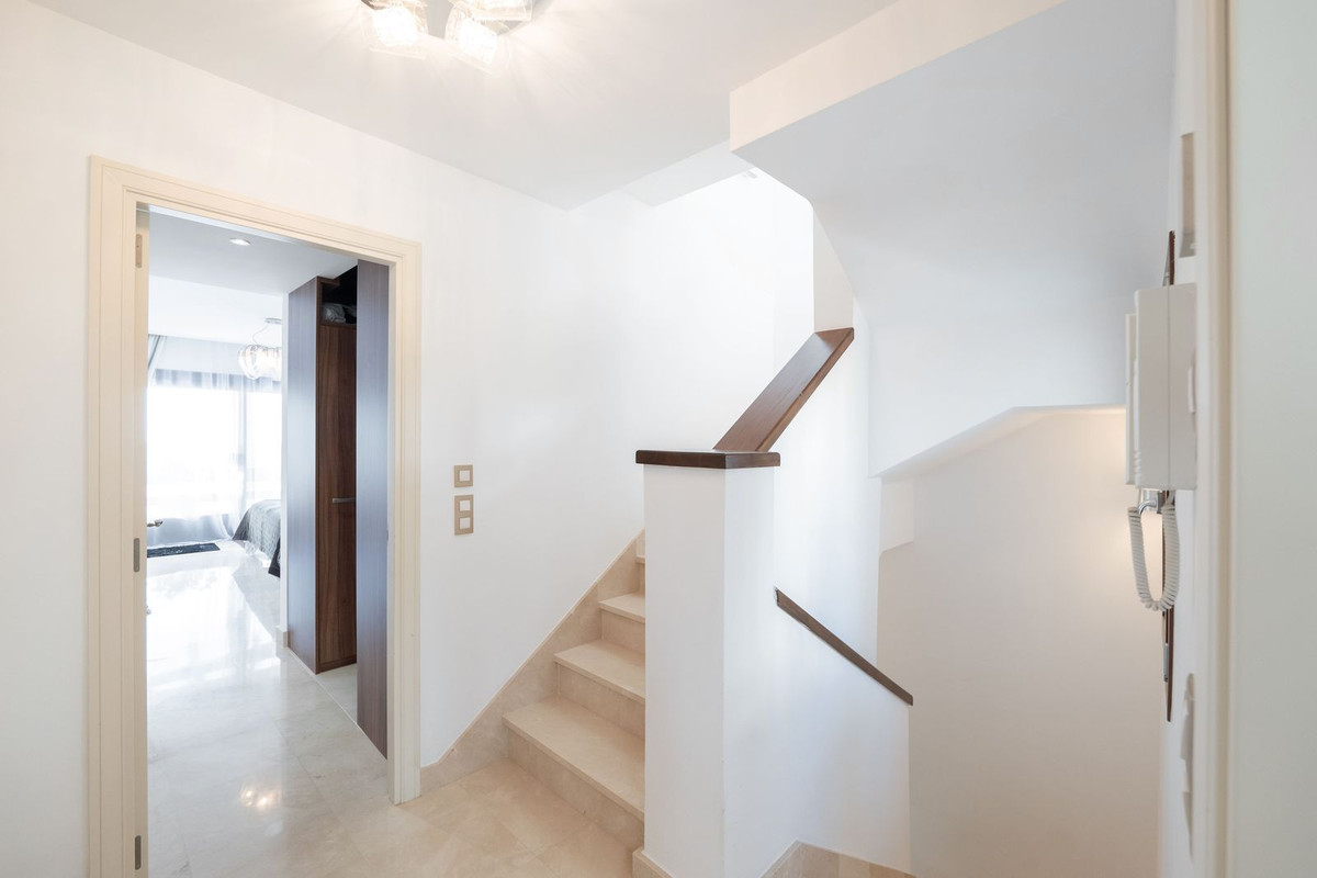 4 Bed Townhouse for sale in Benahavís Costa Del Sol, Málaga, Spain