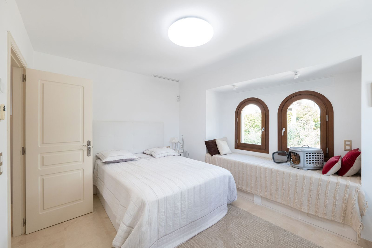 4 Bed Townhouse for sale in Benahavís Costa Del Sol, Málaga, Spain