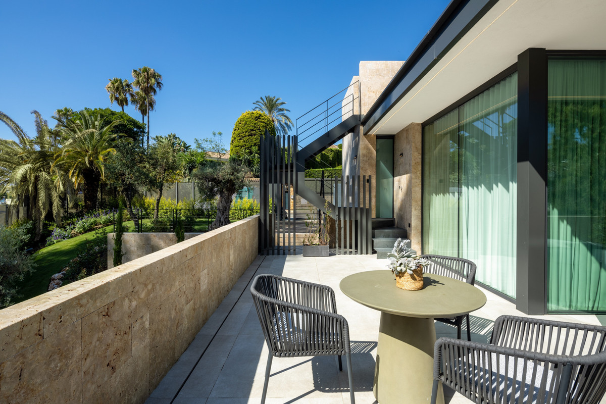 Se vende Villa - Chalet de 5 dormitorios en Costa Del Sol, Málaga, España