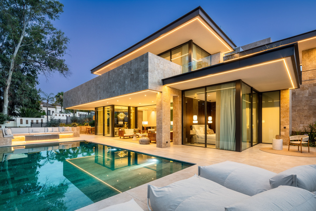 Se vende Villa - Chalet de 5 dormitorios en Costa Del Sol, Málaga, España