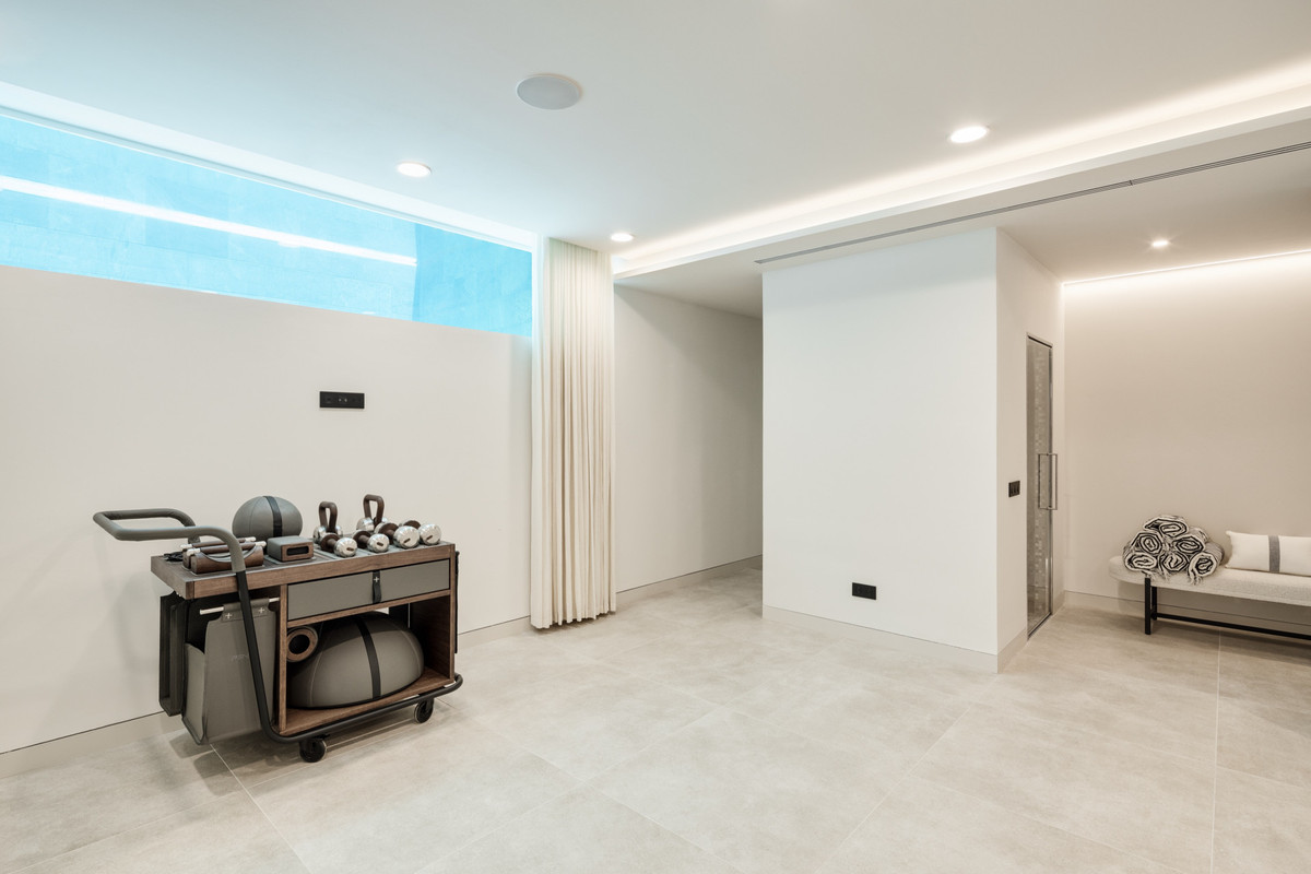 Se vende Villa - Chalet de 5 dormitorios en Costa Del Sol, Málaga, España