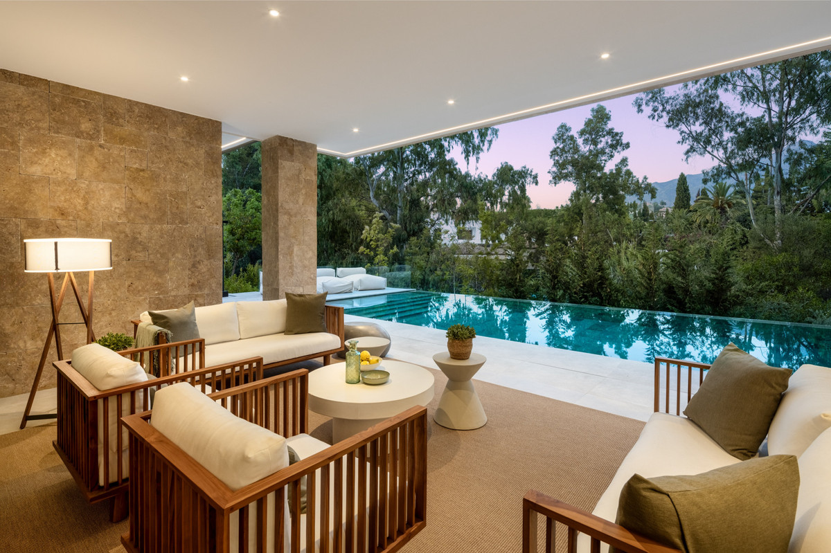 Se vende Villa - Chalet de 5 dormitorios en Costa Del Sol, Málaga, España