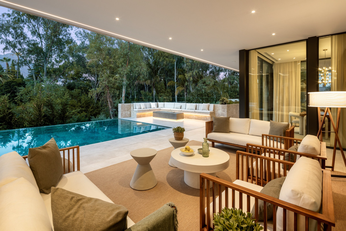 Se vende Villa - Chalet de 5 dormitorios en Costa Del Sol, Málaga, España