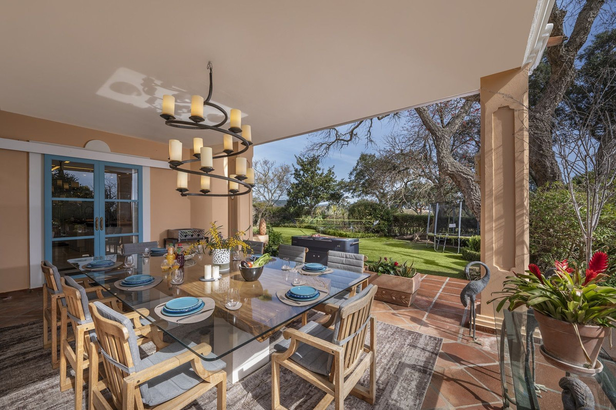 Se vende Villa - Chalet de 6 dormitorios en Costa Del Sol, Cadiz, España