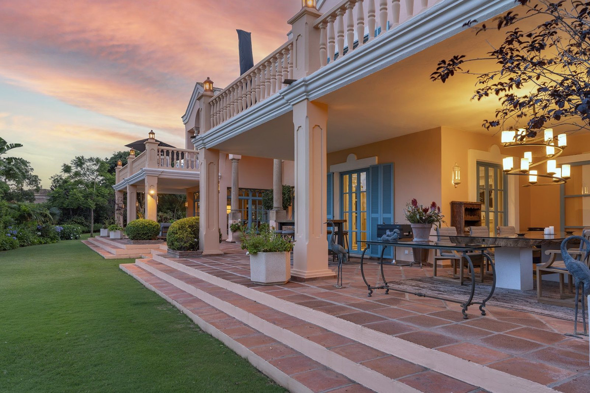 Se vende Villa - Chalet de 6 dormitorios en Costa Del Sol, Cadiz, España