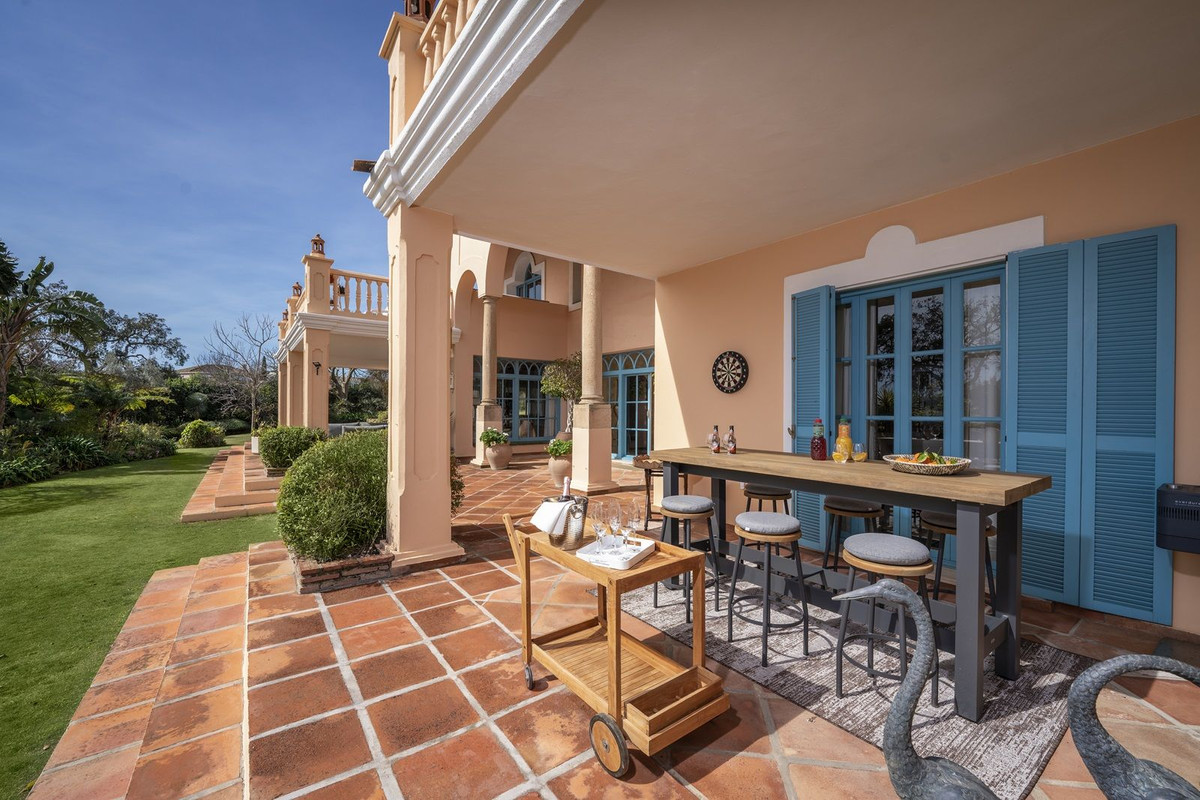 Se vende Villa - Chalet de 6 dormitorios en Costa Del Sol, Cadiz, España