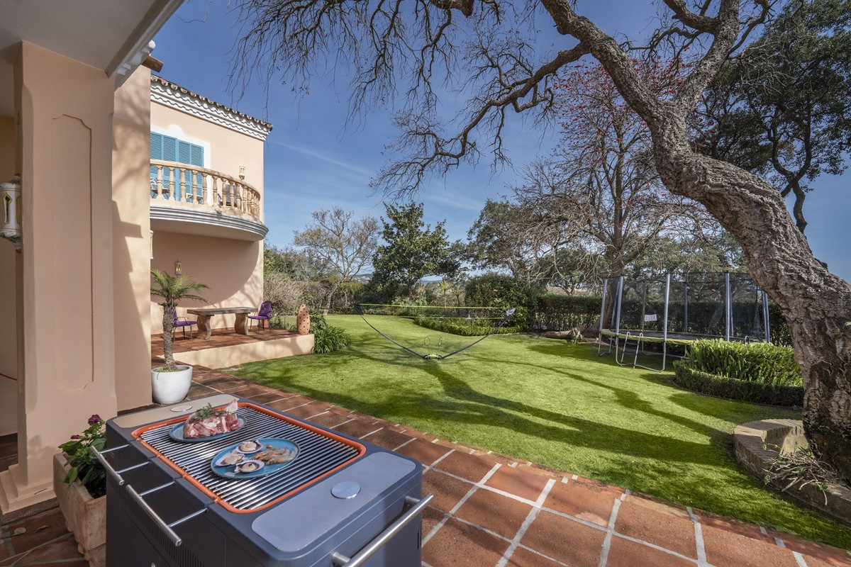 Se vende Villa - Chalet de 6 dormitorios en Costa Del Sol, Cadiz, España