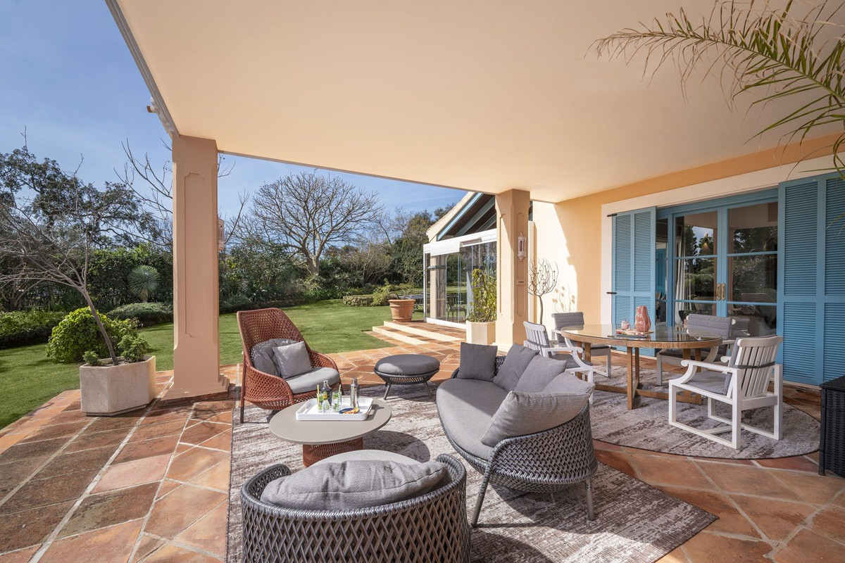 Se vende Villa - Chalet de 6 dormitorios en Costa Del Sol, Cadiz, España