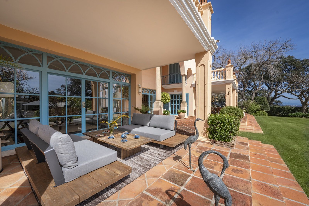 Se vende Villa - Chalet de 6 dormitorios en Costa Del Sol, Cadiz, España