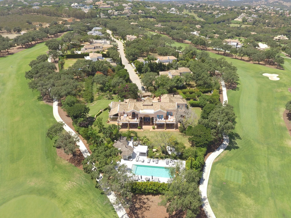 Se vende Villa - Chalet de 6 dormitorios en Costa Del Sol, Cadiz, España