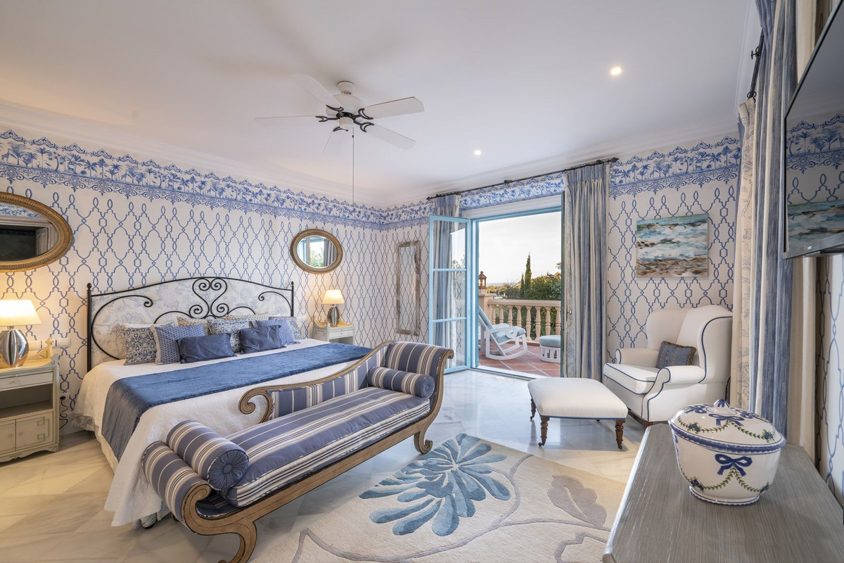 Se vende Villa - Chalet de 6 dormitorios en Costa Del Sol, Cadiz, España