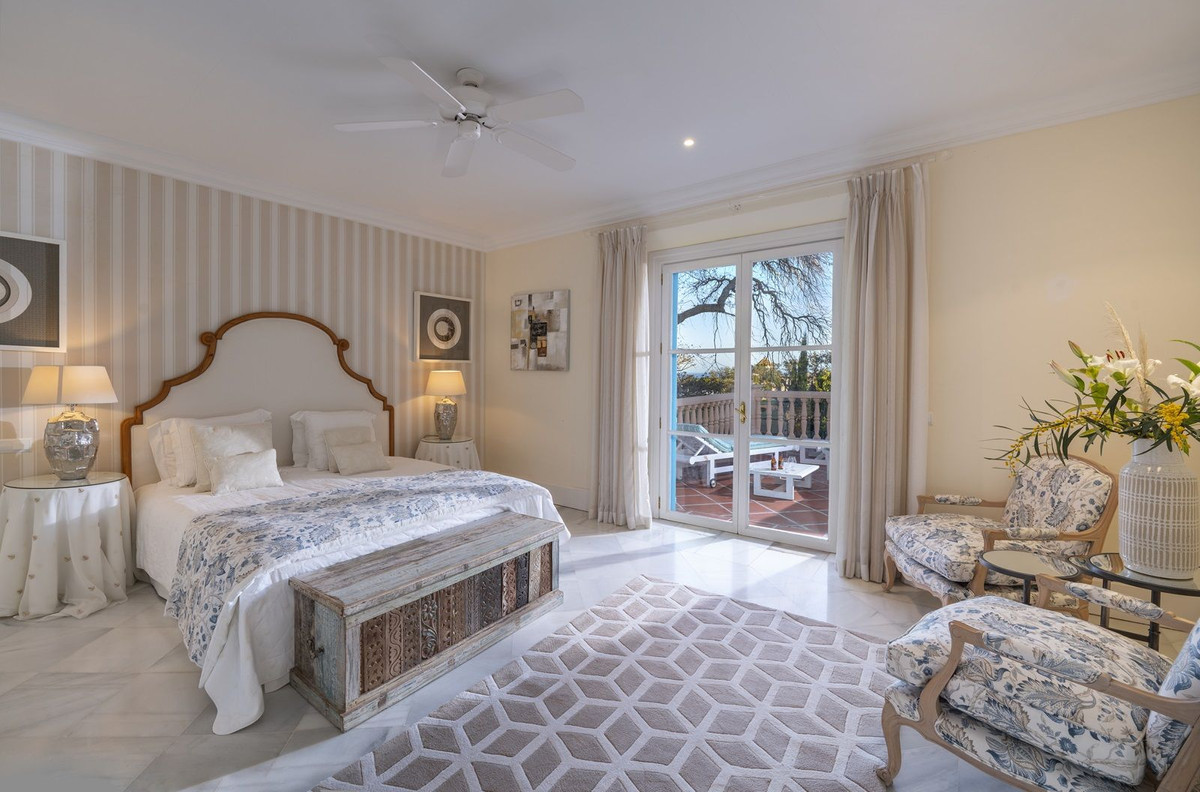 Se vende Villa - Chalet de 6 dormitorios en Costa Del Sol, Cadiz, España