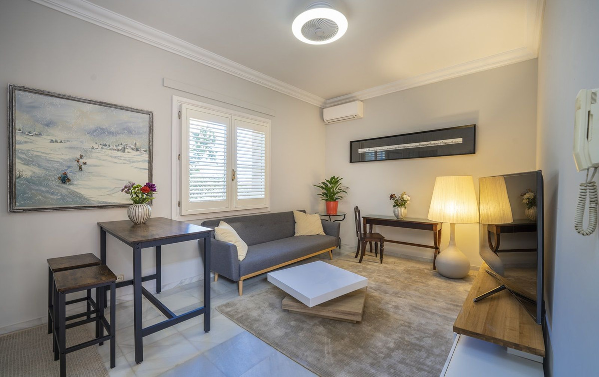 Se vende Villa - Chalet de 6 dormitorios en Costa Del Sol, Cadiz, España