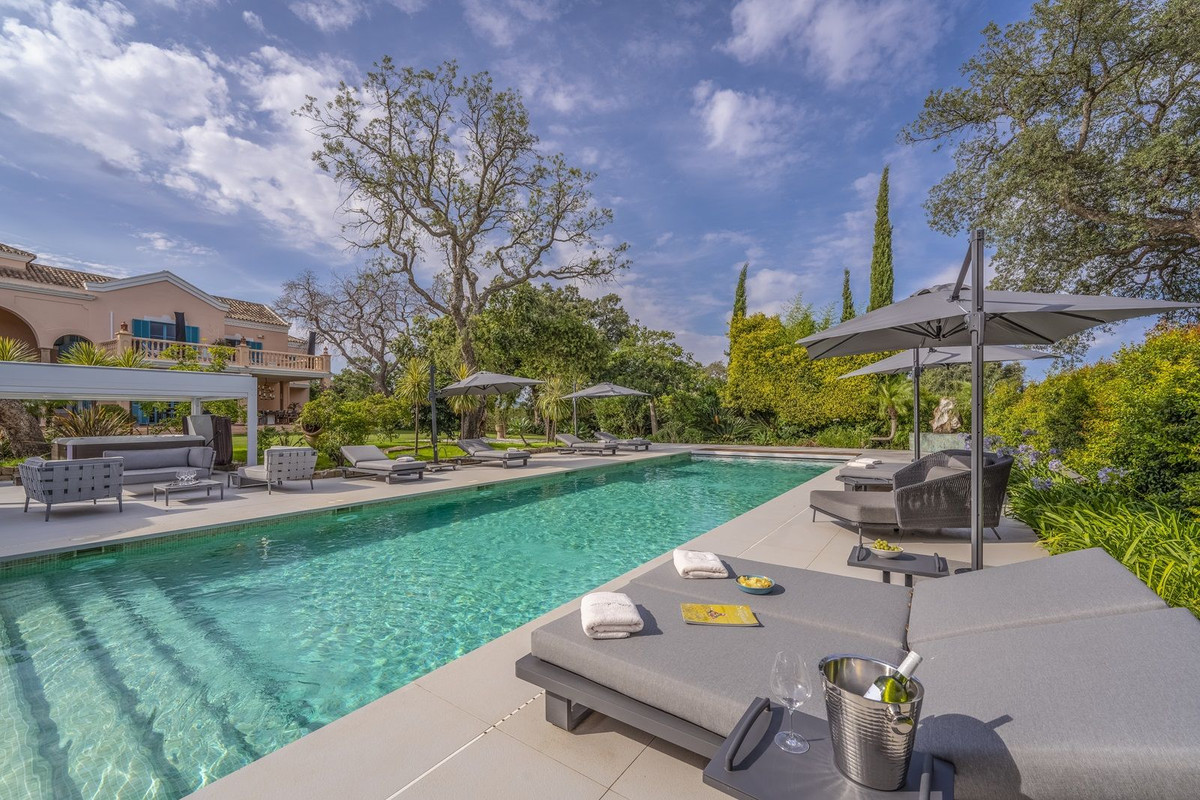Se vende Villa - Chalet de 6 dormitorios en Costa Del Sol, Cadiz, España