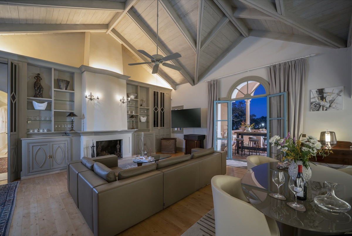 Se vende Villa - Chalet de 6 dormitorios en Costa Del Sol, Cadiz, España