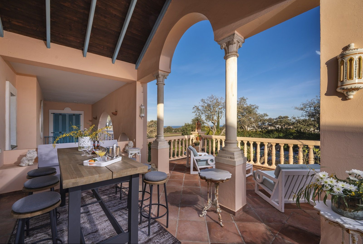 Se vende Villa - Chalet de 6 dormitorios en Costa Del Sol, Cadiz, España
