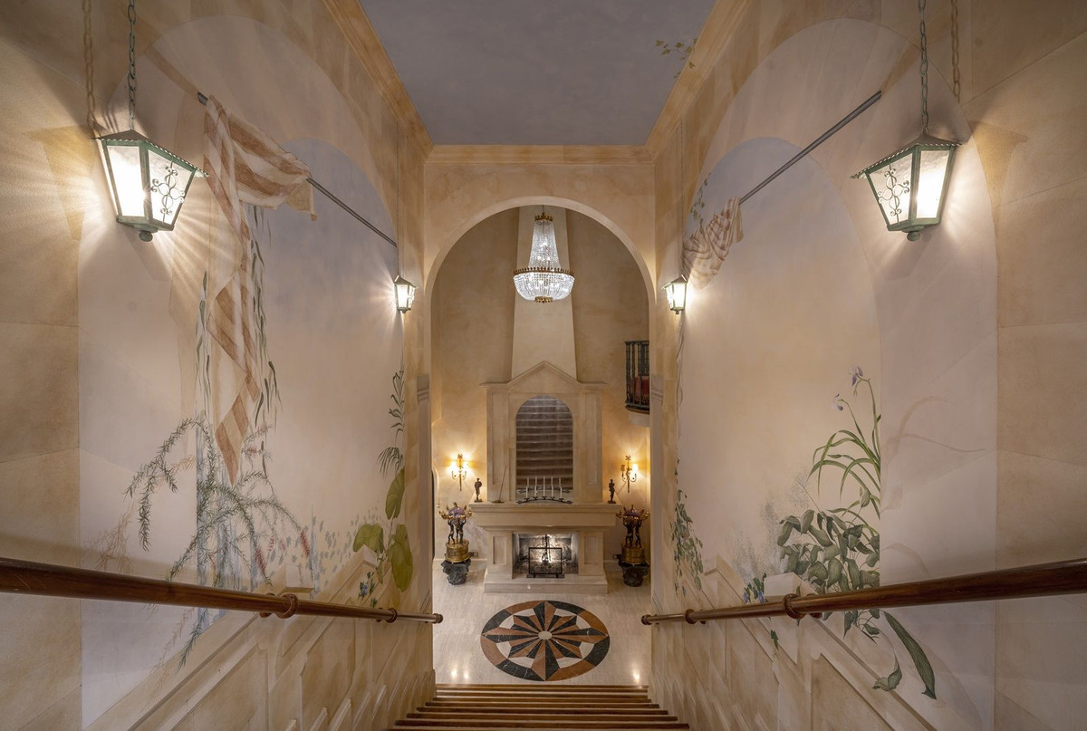 Se vende Villa - Chalet de 6 dormitorios en Costa Del Sol, Cadiz, España