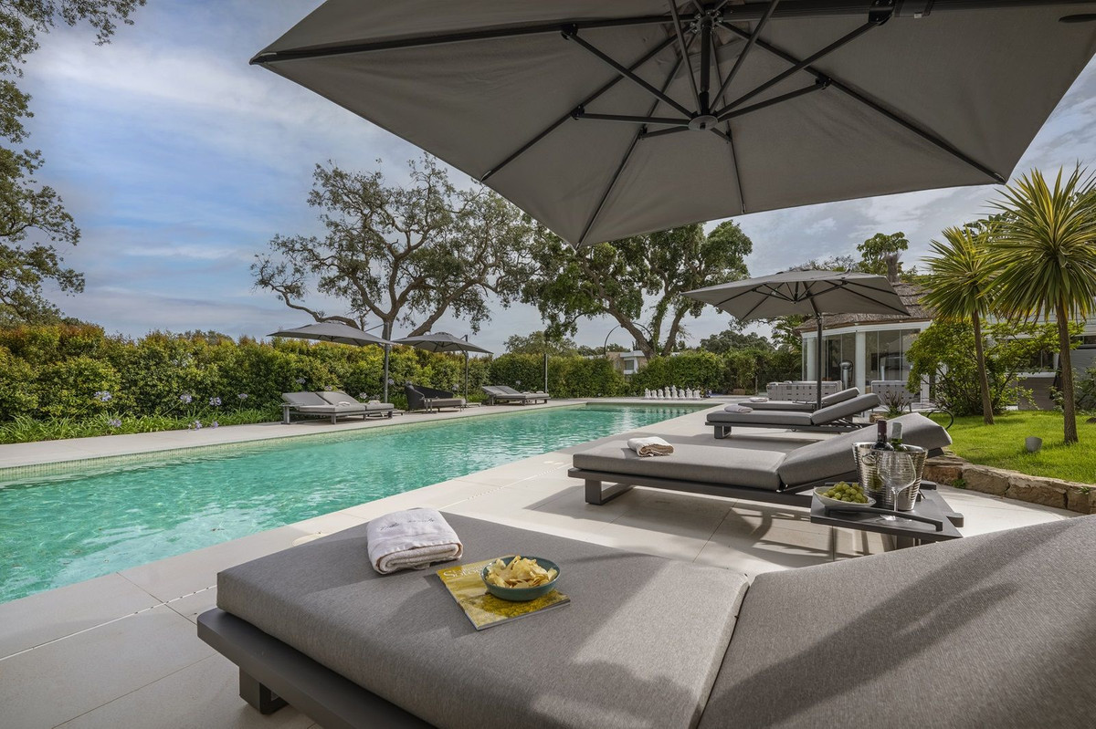 Se vende Villa - Chalet de 6 dormitorios en Costa Del Sol, Cadiz, España
