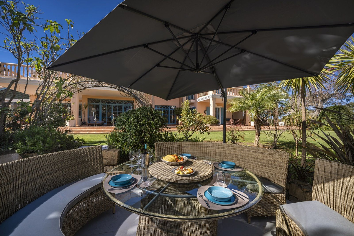 Se vende Villa - Chalet de 6 dormitorios en Costa Del Sol, Cadiz, España