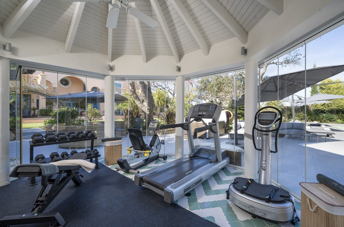 Se vende Villa - Chalet de 6 dormitorios en Costa Del Sol, Cadiz, España