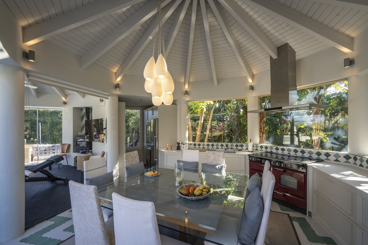 Se vende Villa - Chalet de 6 dormitorios en Costa Del Sol, Cadiz, España