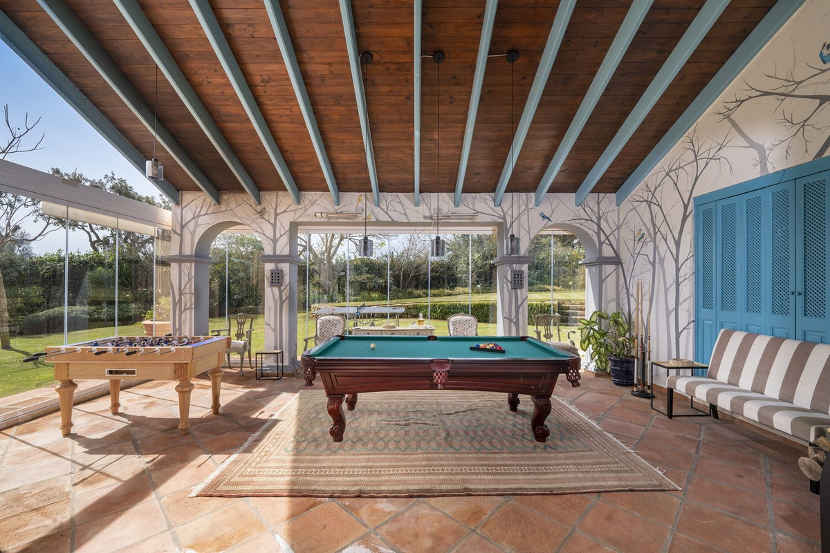 Se vende Villa - Chalet de 6 dormitorios en Costa Del Sol, Cadiz, España
