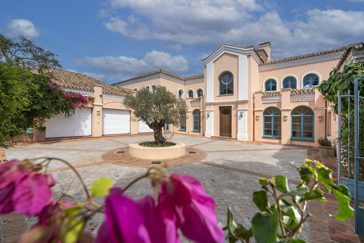 Se vende Villa - Chalet de 6 dormitorios en Costa Del Sol, Cadiz, España