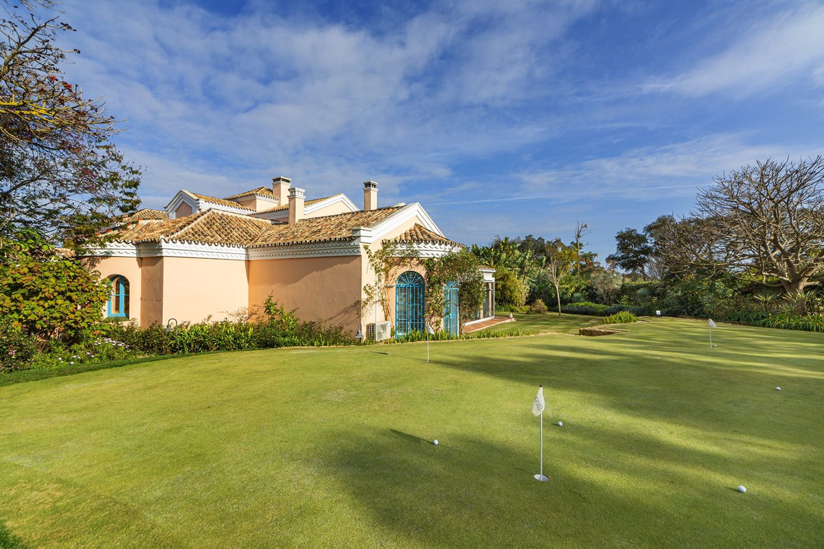 Se vende Villa - Chalet de 6 dormitorios en Costa Del Sol, Cadiz, España