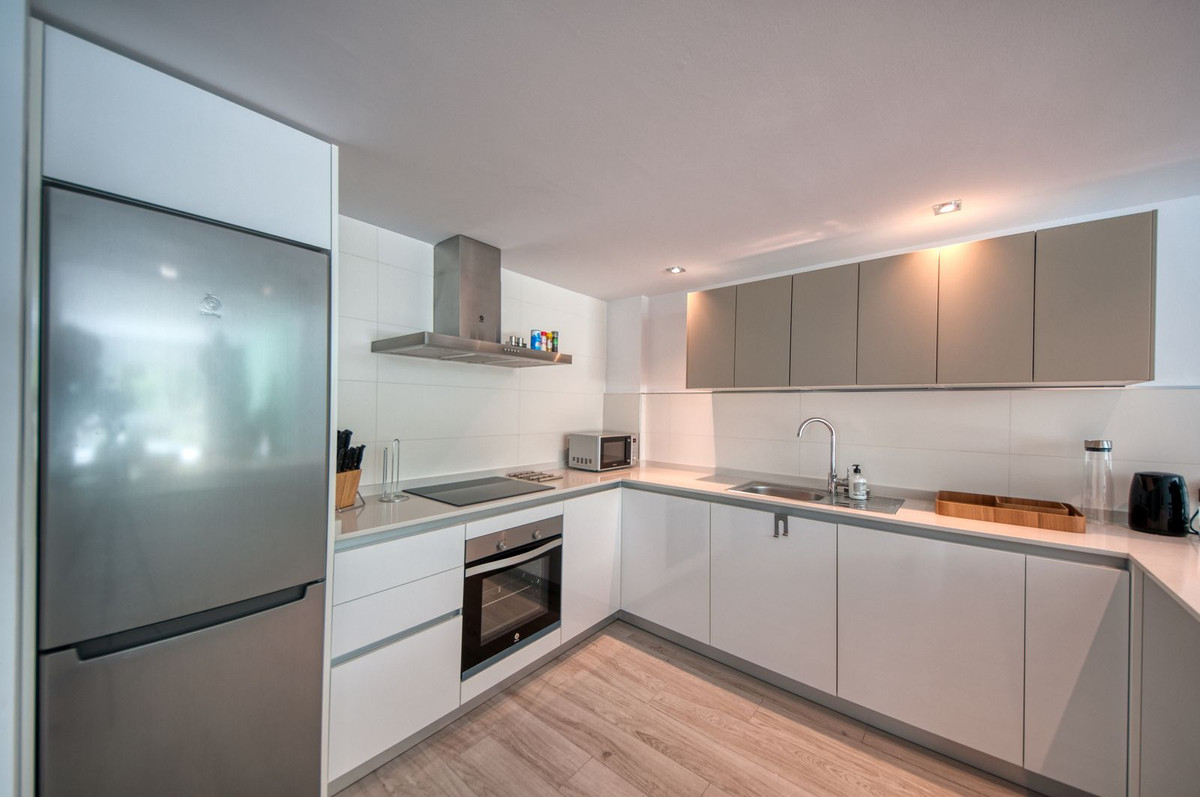 3 Bed Apartment for sale in Benahavís Costa Del Sol, Málaga, Spain