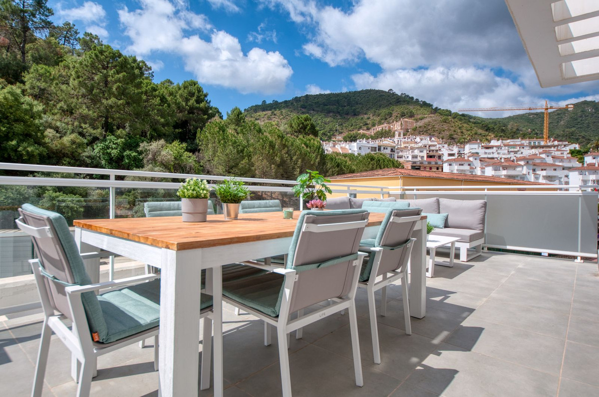 3 Bed Apartment for sale in Benahavís Costa Del Sol, Málaga, Spain