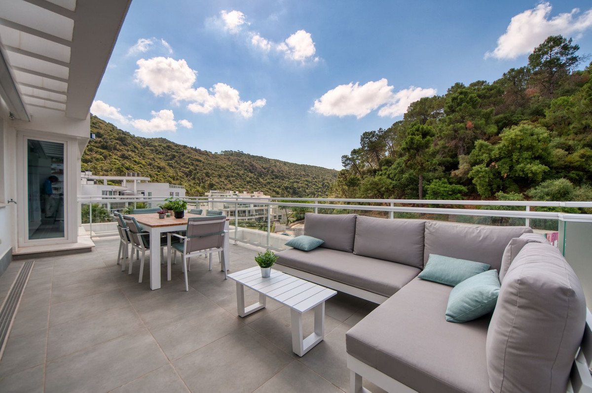 3 Bed Apartment for sale in Benahavís Costa Del Sol, Málaga, Spain