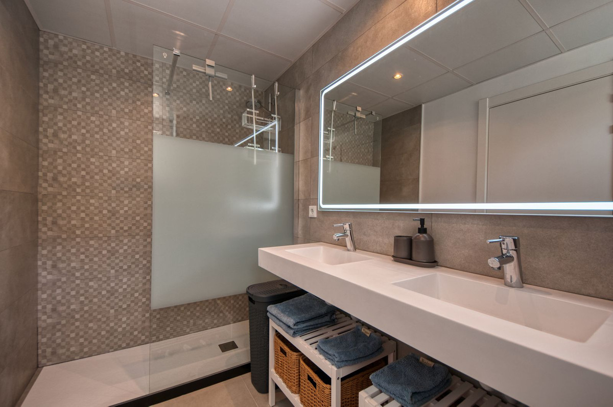 3 Bed Apartment for sale in Benahavís Costa Del Sol, Málaga, Spain