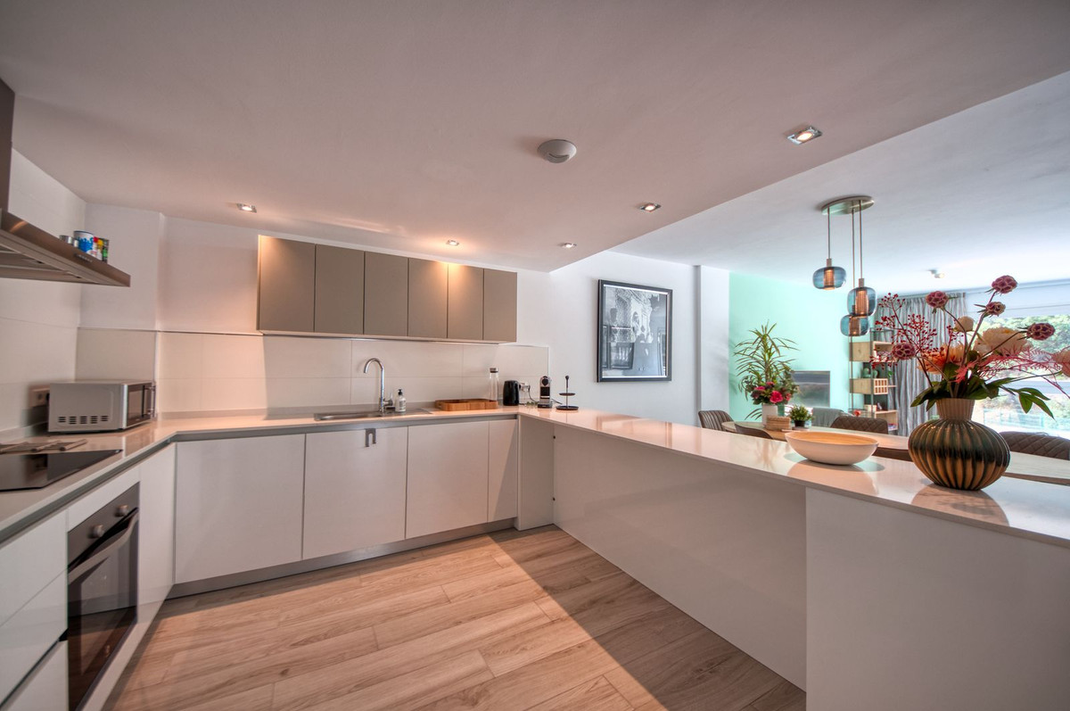 3 Bed Apartment for sale in Benahavís Costa Del Sol, Málaga, Spain