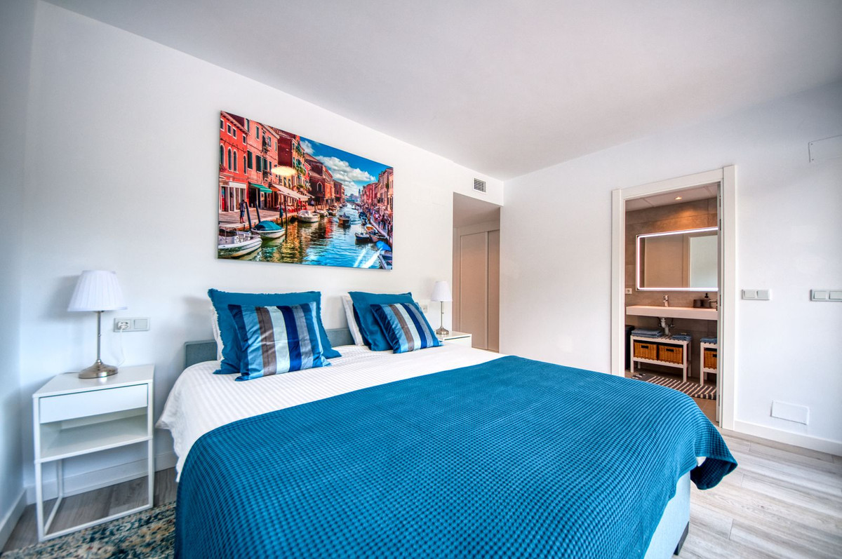 3 Bed Apartment for sale in Benahavís Costa Del Sol, Málaga, Spain