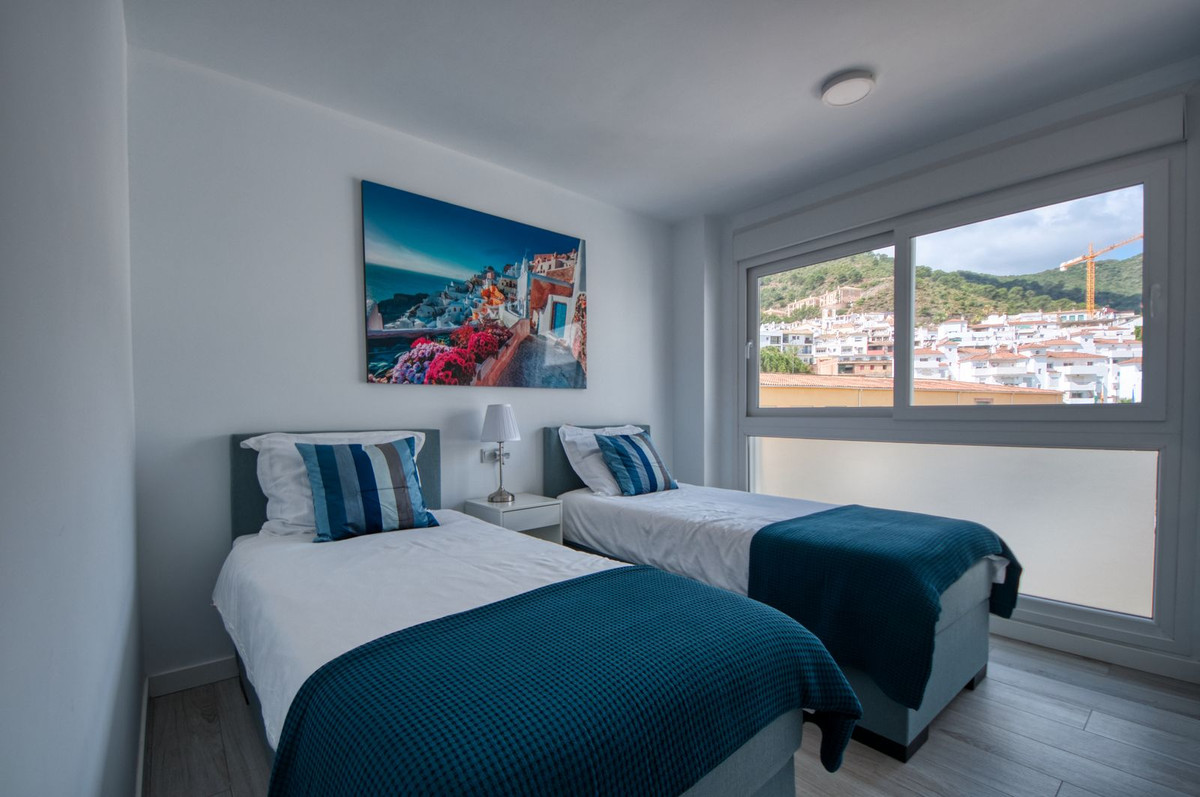 3 Bed Apartment for sale in Benahavís Costa Del Sol, Málaga, Spain