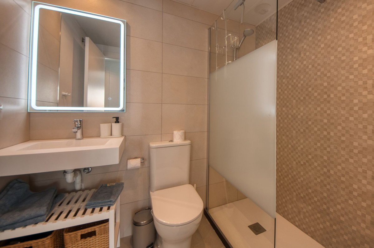 3 Bed Apartment for sale in Benahavís Costa Del Sol, Málaga, Spain