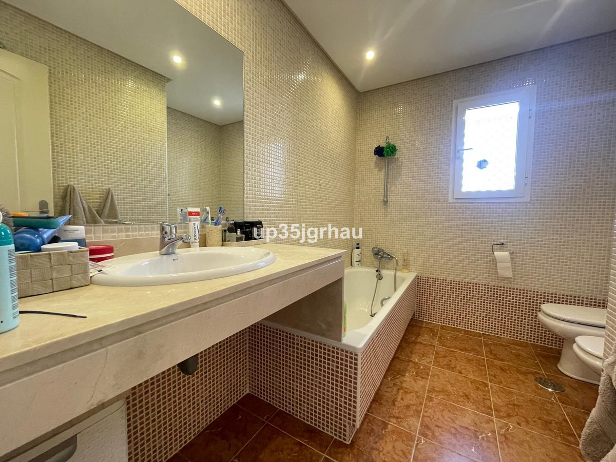 2 Bed Apartment for sale in Selwo Costa Del Sol, Málaga, Spain