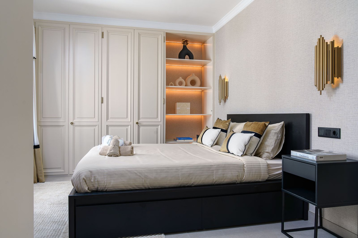 2 Bed Apartment for sale in Puerto Banús Costa Del Sol, Málaga, Spain