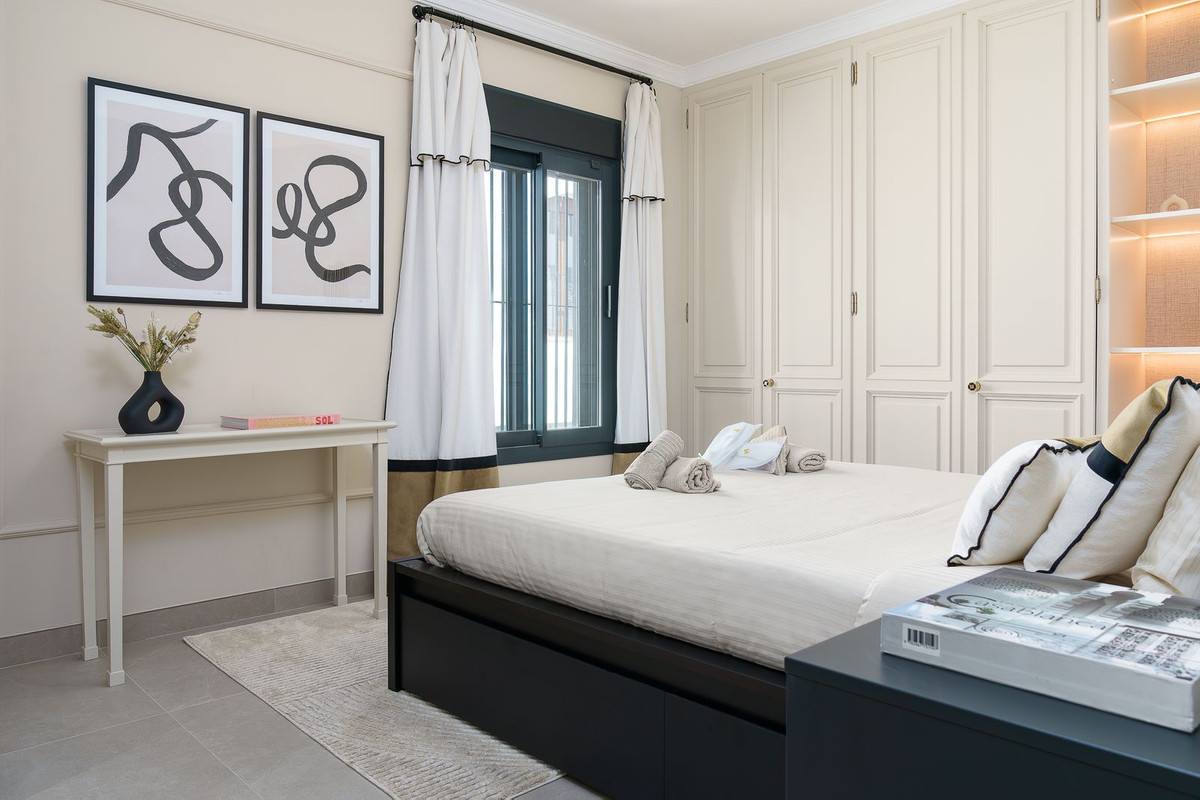 2 Bed Apartment for sale in Puerto Banús Costa Del Sol, Málaga, Spain