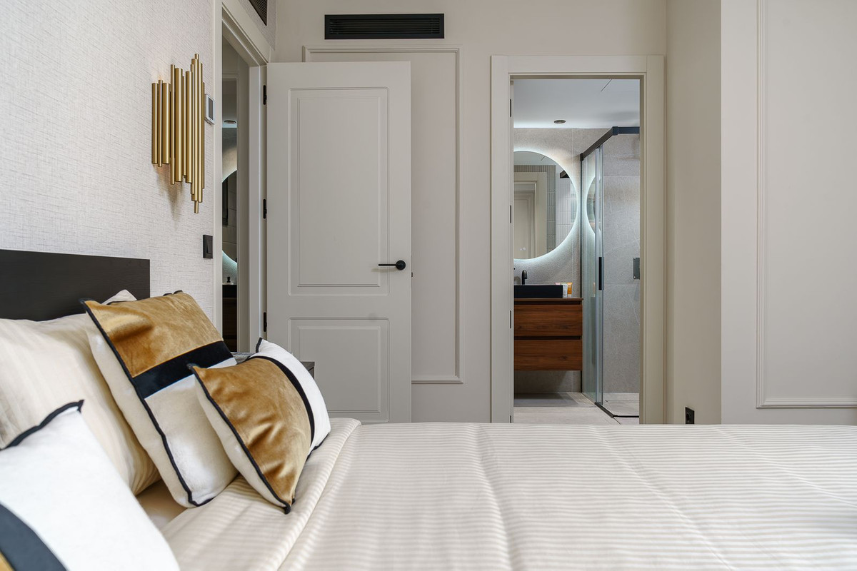 2 Bed Apartment for sale in Puerto Banús Costa Del Sol, Málaga, Spain