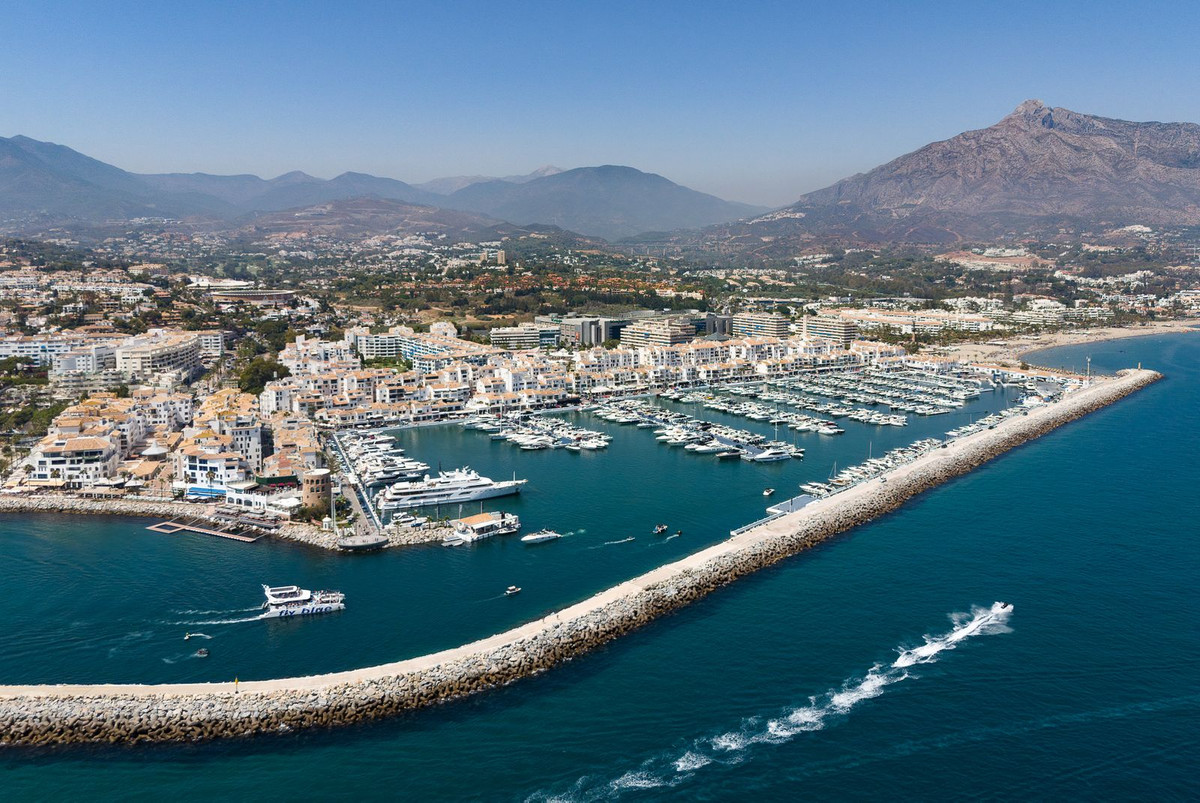 2 Bed Apartment for sale in Puerto Banús Costa Del Sol, Málaga, Spain