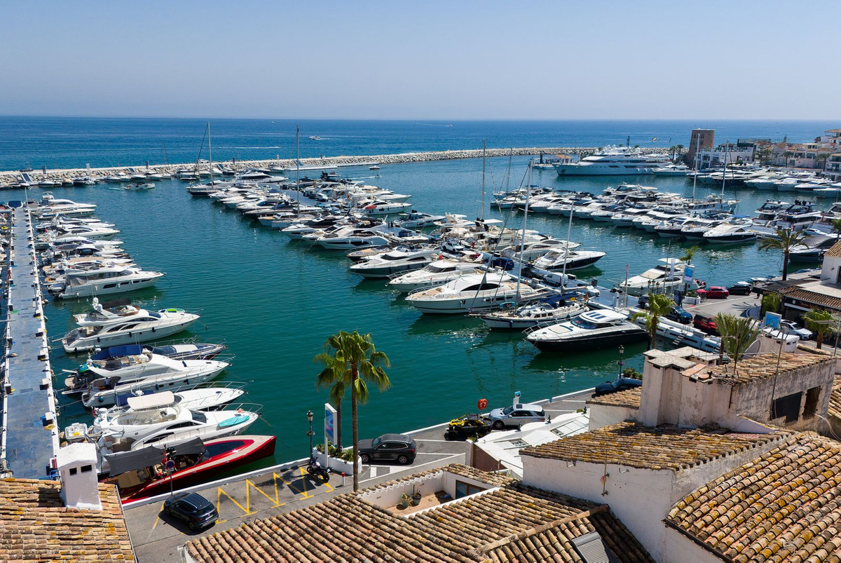 2 Bed Apartment for sale in Puerto Banús Costa Del Sol, Málaga, Spain