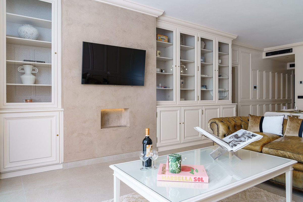 2 Bed Apartment for sale in Puerto Banús Costa Del Sol, Málaga, Spain