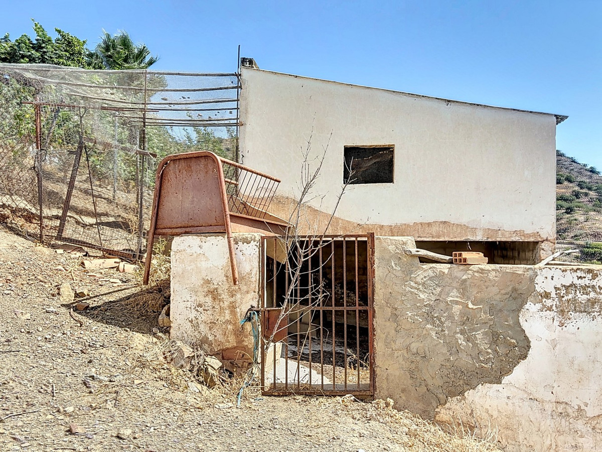Se vende Finca - Cortijo de 4 dormitorios en Costa Del Sol East, Málaga, España