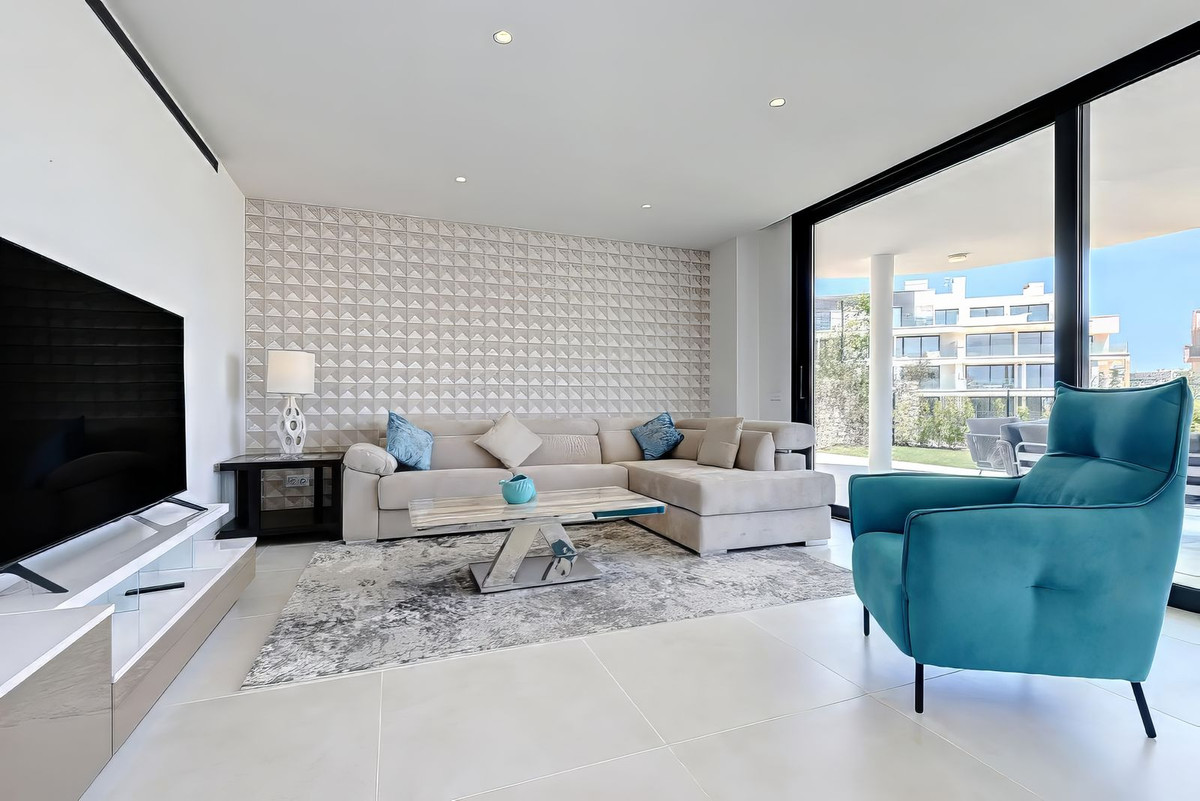 3 Bed Apartment for sale in Fuengirola Costa Del Sol, Málaga, Spain