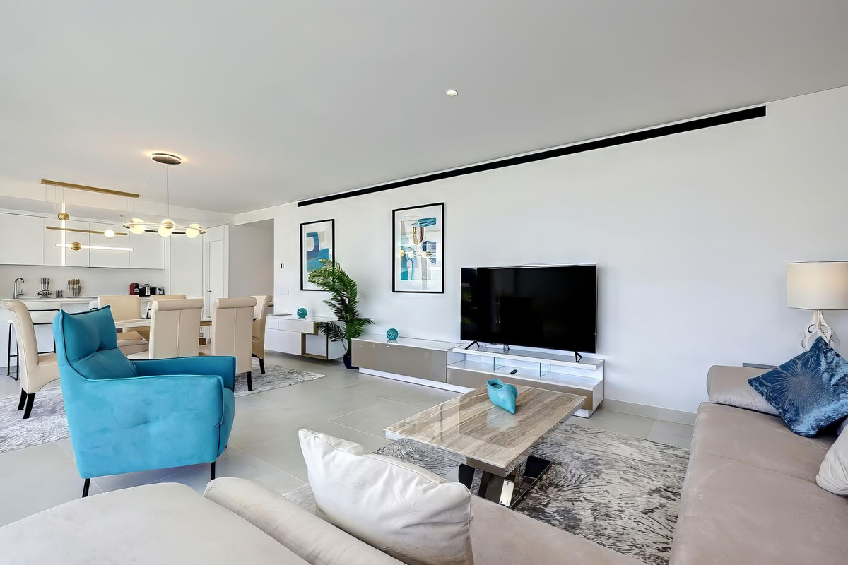 3 Bed Apartment for sale in Fuengirola Costa Del Sol, Málaga, Spain